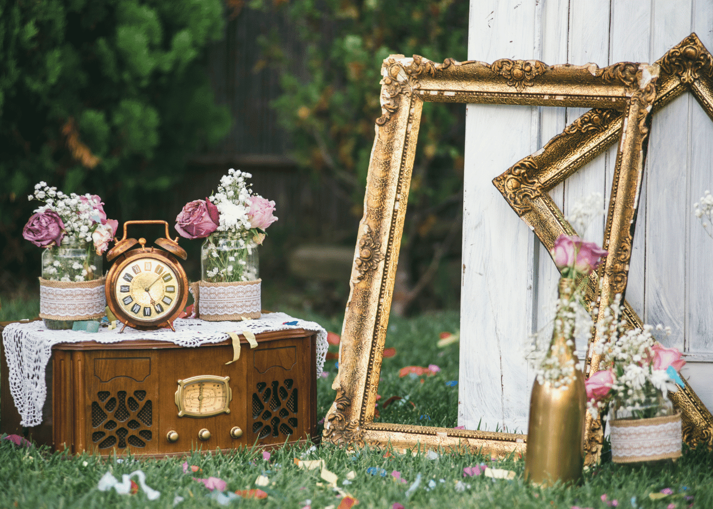 ensembles d'objets anciens pour faire une décoration vintage dans sa maison